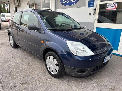 Usado Ford Fiesta 75 HP (55 kW) 2006 Azul Citadino