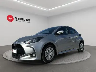 Usata Toyota Yaris Hybrid Business Edition 92 CV (67 kW) 2022 Argento Berlina