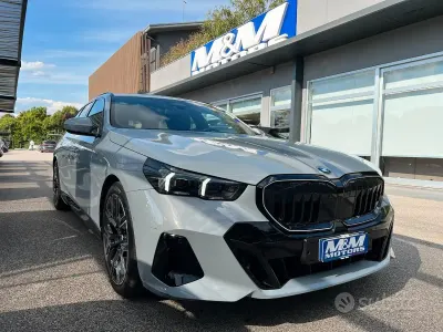 Usata BMW 520 M Sport 197 CV (144 kW) 2024 Grigio Station wagon