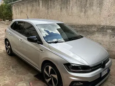 Usata VW Polo Highline 95 CV (69 kW) 2018 Argento Utilitaria