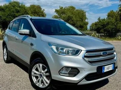 Usata Ford Kuga Business Edition 120 CV (88 kW) 2017 Grigio SUV