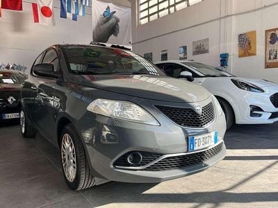 Usata Lancia Ypsilon Silver 69 CV (50 kW) 2016 Grigio Utilitaria