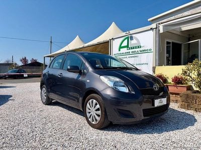 Usata Toyota Yaris 69 CV (50 kW) 2009 Grigio Utilitaria