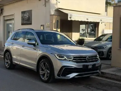 Begagnad VW Tiguan R-line 150 HK (110 kW) 2022 Grå SUV
