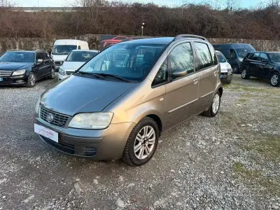 Käytetty Fiat Idea 90 HP (66 kW) 2008 Ruskea Tila-auto