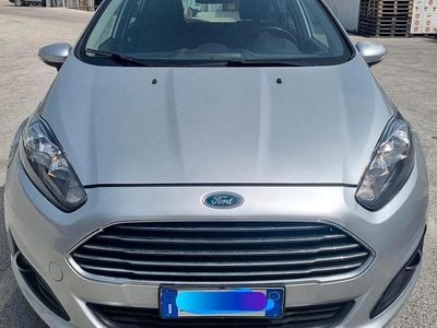 Usata Ford Fiesta 75 CV (55 kW) 2013 Grigio Utilitaria