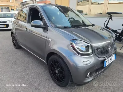 Usado Smart ForFour 71 CV (52 kW) 2018 Gris Utilitario