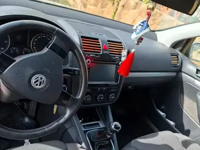 Usado VW Golf V 105 CV (77 kW) 2005 Gris Utilitario