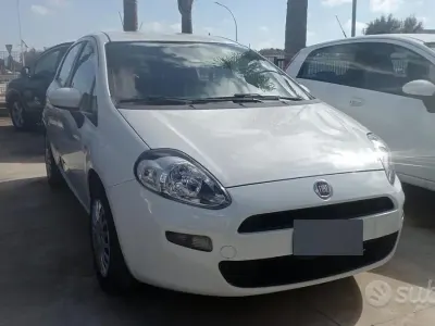 Usata Fiat Punto Street 75 CV (55 kW) 2013 Bianco Utilitaria