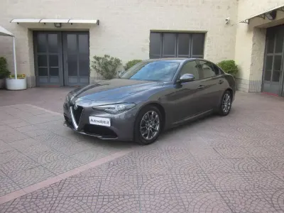 Usata Alfa Romeo Giulia Super 150 CV (110 kW) 2017 Grigio Berlina