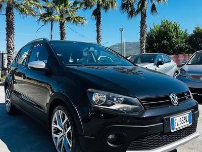 Käytetty VW Polo Cross 90 HP (66 kW) 2017 Musta Viistoperä