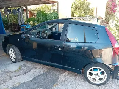 Usata Fiat Punto 80 CV (58 kW) 2000 Nero Utilitaria