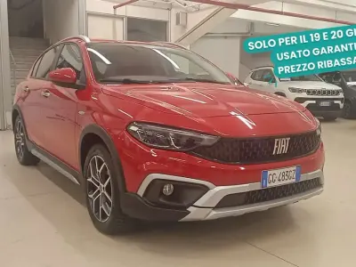 Usata Fiat Tipo Cross 101 CV (74 kW) 2022 Rosso Berlina
