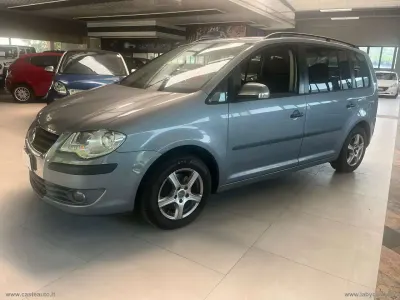 Usata VW Touran Conceptline 109 CV (80 kW) 2009 Argento Monovolume