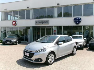 Usata Peugeot 208 Allure 82 CV (60 kW) 2018 Grigio Utilitaria