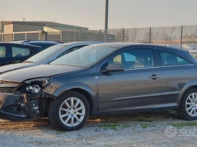 Usata Opel Astra 125 CV (91 kW) 2008 Grigio Coupé