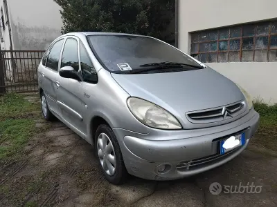 Usata Citroën Xsara Picasso 95 CV (69 kW) 2004 Grigio Monovolume