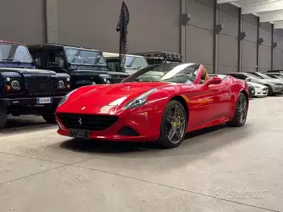 Usata Ferrari California 560 CV (411 kW) 2016 Rosso metallizzato Cabrio