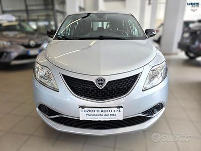 Usata Lancia Ypsilon Gold 69 CV (50 kW) 2017 Grigio Utilitaria
