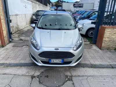 Usata Ford Fiesta 97 CV (71 kW) 2014 Grigio Utilitaria