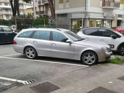 Usata Mercedes E320 Avantgarde 224 CV (164 kW) 2006 Argento Station wagon
