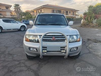 Usata Mitsubishi Pajero 160 CV (117 kW) 2002 Grigio SUV