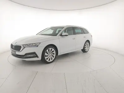 Usata Skoda Octavia Style 150 CV (110 kW) 2024 Bianco luna metallizzato Station wagon