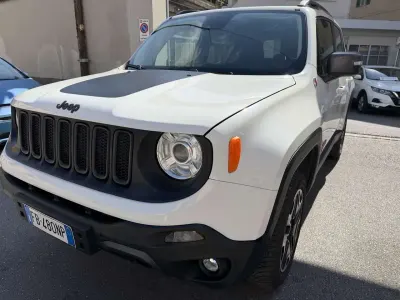 Gebraucht Jeep Renegade Trailhawk 170 PS (125 kW) 2016 Weiß SUV