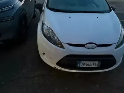 Gebraucht Ford Fiesta 68 PS (50 kW) 2009 Weiß Van