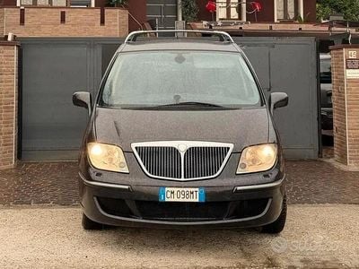 Usata Lancia Phedra 128 CV (94 kW) 2004 Grigio Monovolume