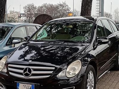 Usata Mercedes R320 224 CV (164 kW) 2007 Nero Monovolume