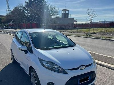 Bianco Usata 2009 Ford Fiesta Titanium Utilitaria | 4200 € (Buon prezzo)