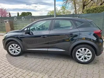 Usata Renault Captur Zen 101 CV (74 kW) 2020 Nero SUV