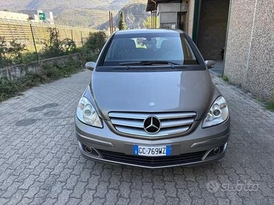Usata Mercedes B200 140 CV (102 kW) 2007 Grigio Monovolume