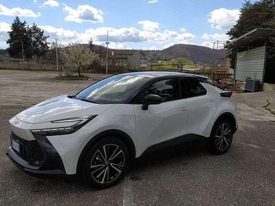 Usata Toyota C-HR Lounge 98 CV (72 kW) 2024 Bianco SUV