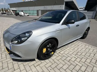 Usata Alfa Romeo Giulietta Veloce 170 CV (125 kW) 2019 Argento Utilitaria
