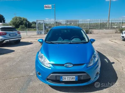 Usata Ford Fiesta Titanium 68 CV (50 kW) 2009 Blu Berlina