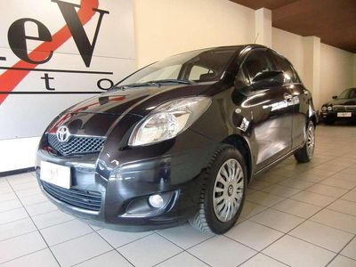 Usata Toyota Yaris Sol 69 CV (50 kW) 2011 Nero metallizzato Utilitaria