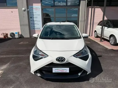 Usata Toyota Aygo Cool 69 CV (50 kW) 2018 Bianco Utilitaria