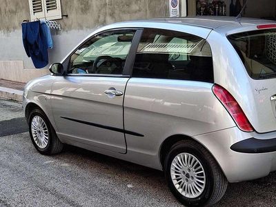 Usata Lancia Ypsilon 75 CV (55 kW) 2005 Argento Utilitaria