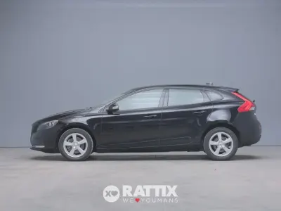 Usata Volvo V40 122 CV (89 kW) 2018 Nero Berlina