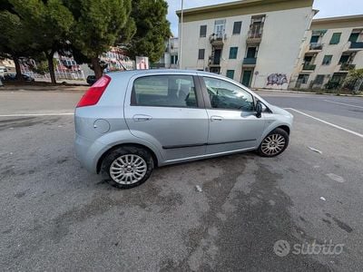 Grigio Usata 2009 Fiat Grande Punto Utilitaria | 1700 € (Super prezzo)