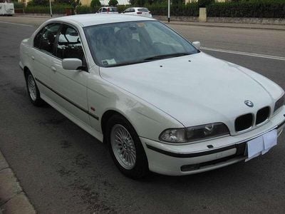 Begagnad BMW 528 193 HK (141 kW) 1999 Vit Sedan
