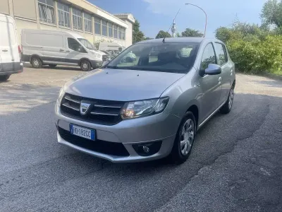 Usata Dacia Sandero Lauréate 75 CV (55 kW) 2014 Berlina