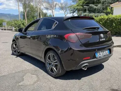 Usata Alfa Romeo Giulietta Exclusive 105 CV (77 kW) 2014 Nero Utilitaria