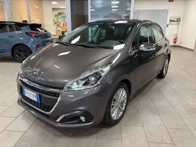 Usata Peugeot 208 Allure 83 CV (61 kW) 2019 Grigio scuro metallizzato Utilitaria