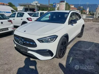 Usata Mercedes GLA200 AMG Line Premium 136 CV (100 kW) 2023 Bianco pastello SUV