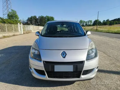 Usata Renault Scénic III 110 CV (80 kW) 2011 Grigio Monovolume