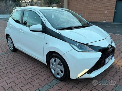 Usata Toyota Aygo 72 CV (52 kW) 2017 Bianco Utilitaria