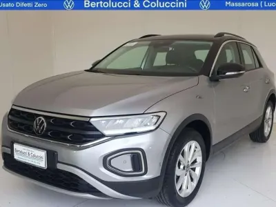 Usata VW T-Roc Life 110 CV (80 kW) 2023 Argento metallizzato SUV